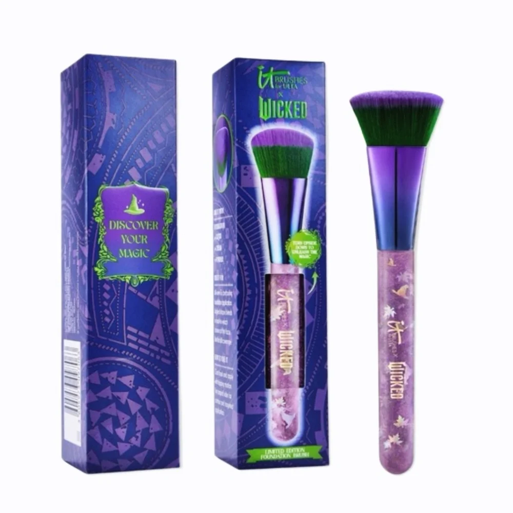 IT Brushes × Wicked Limited-Edition Elphaba Foundation Brush